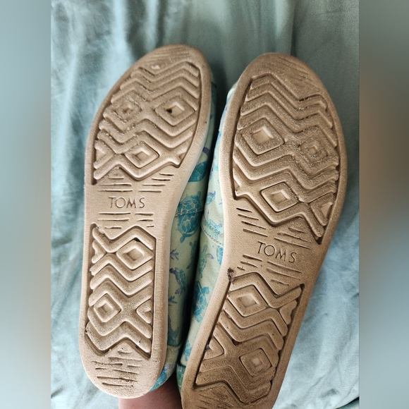 TOMS alpargata turtle slip ons - Picture 2 of 3
